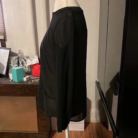 🎉Host Pick🎉. Michael Kors size 2 black long sleeve blouse - Picture 2 of 3